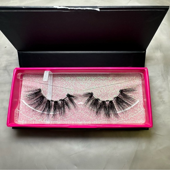 Moxie Lash Bossy Lash Magnetic eyelash - Picture 4 of 4